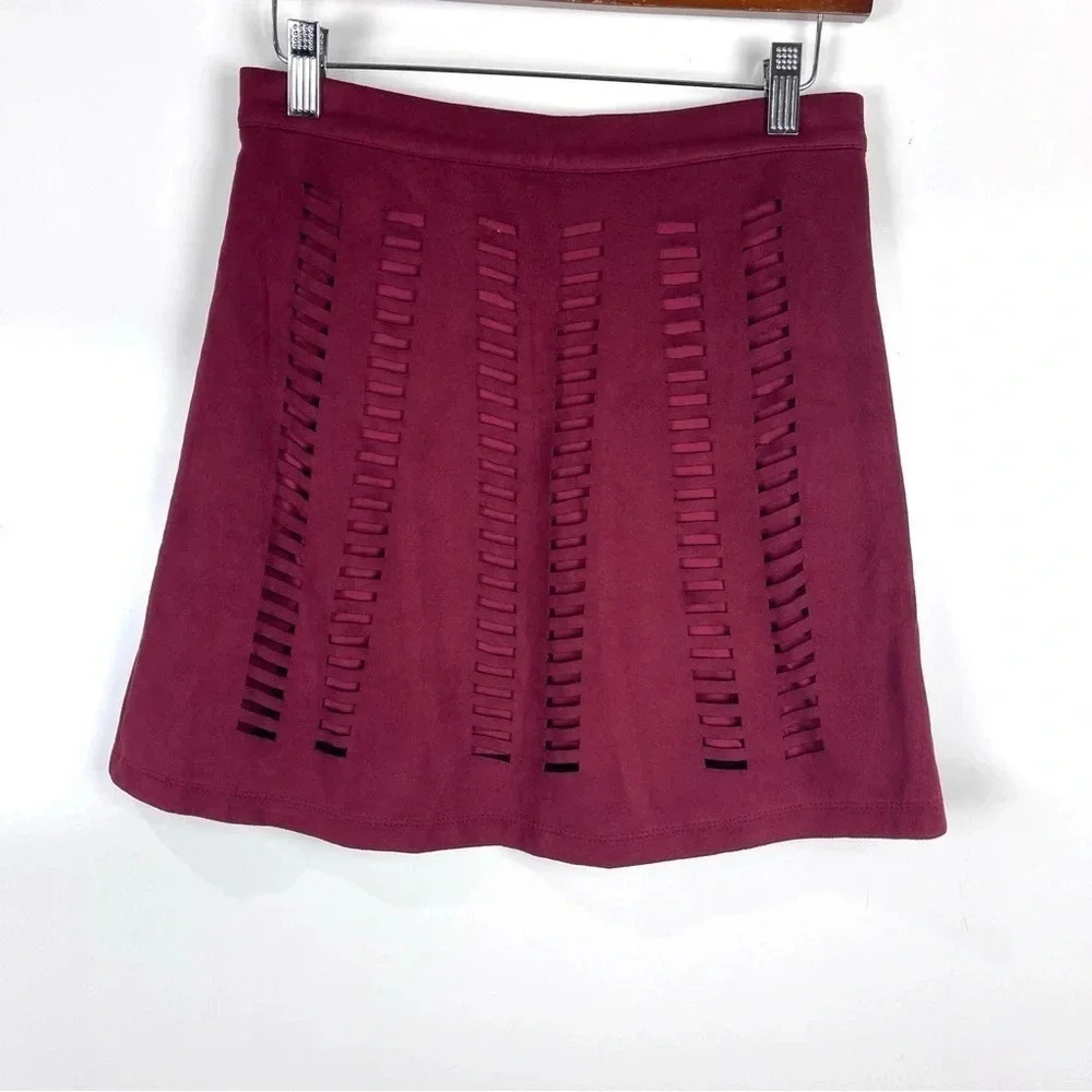 Romeo & Juliet Faux Suede A-Line Mini Skirt Burgundy Women’s Small Boho Chic